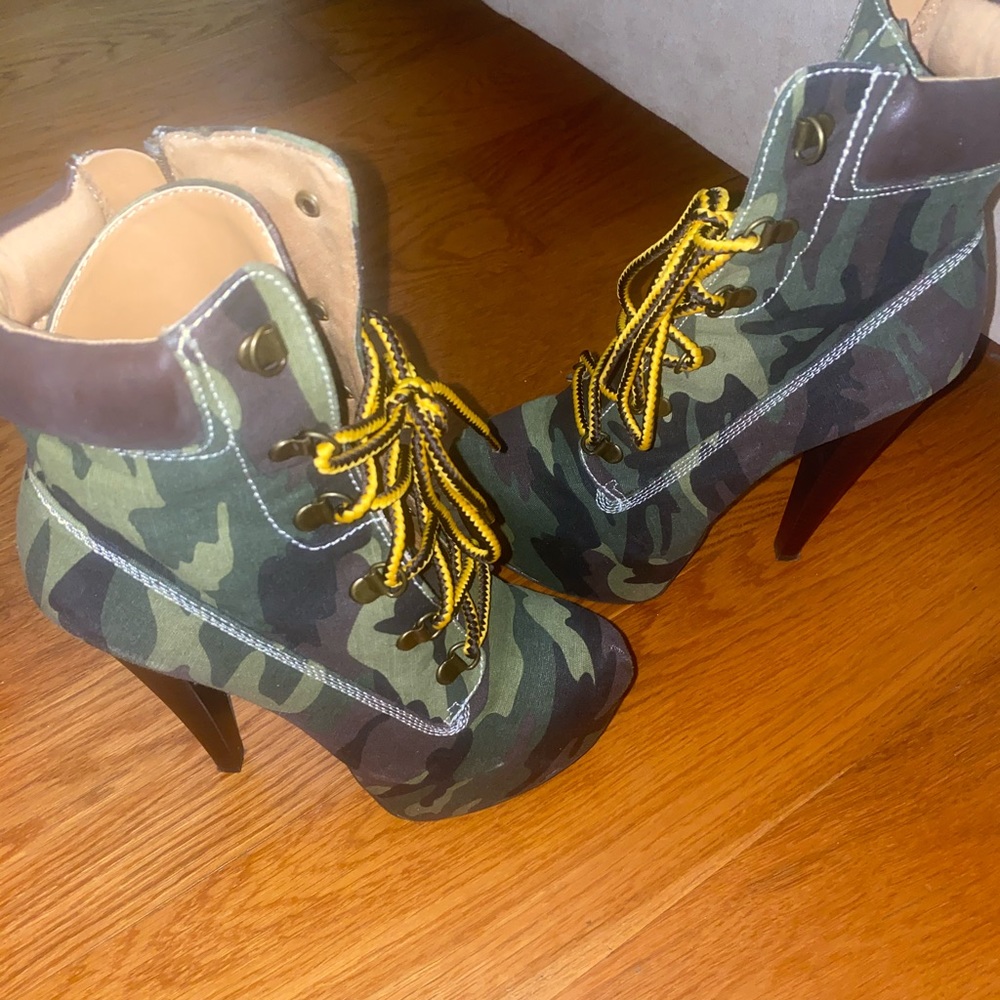 Army fatigue boots